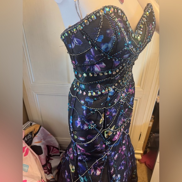 Ellie Wilde mermaid style beaded prom dress - Picture 7 of 10